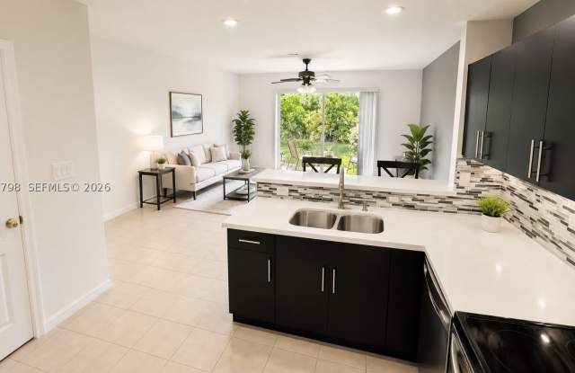 3092 SW 129th Ter Gallery 1