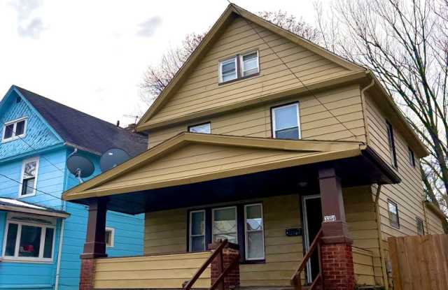 Charming 4-bedroom, 1-bathroom home located in the vibrant city of Cleveland photos photos