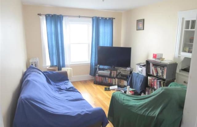 12 Silvey Pl - 12 Silvey Place, Somerville, MA 02143