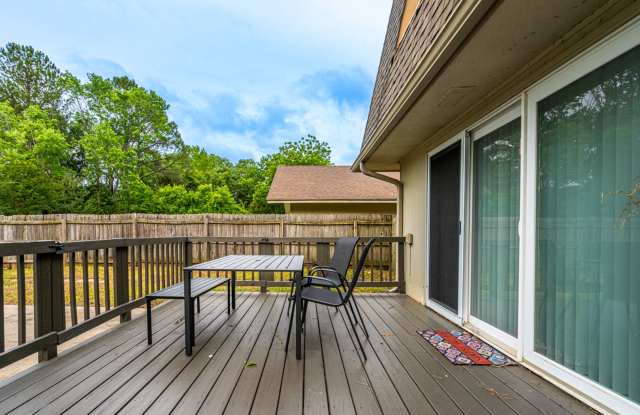 5 Bedroom with a POOL. - 1905 Waxleaf Green Southeast, Huntsville, AL 35803