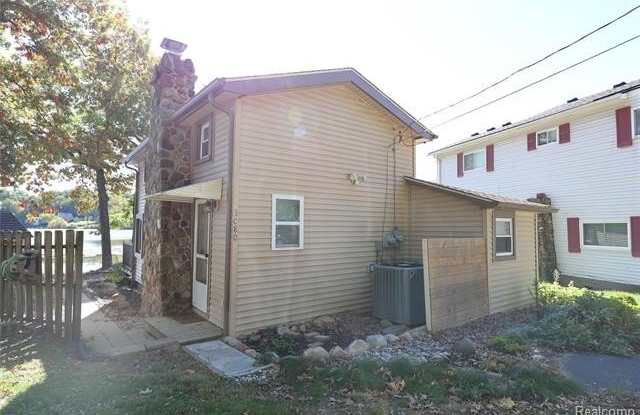 3080 Steeple Hill Road Gallery 3