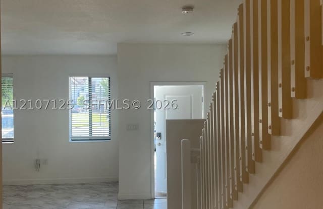 382 NE 208th Ter Gallery 3