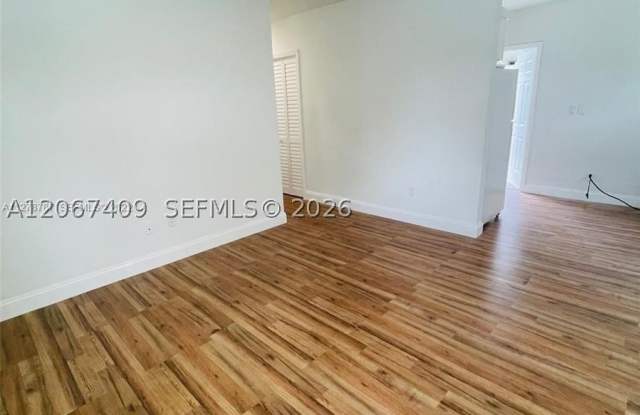 12330 NW 17th Ct Gallery 4