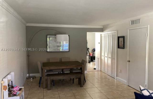 10093 SW 77th Ct Gallery 3