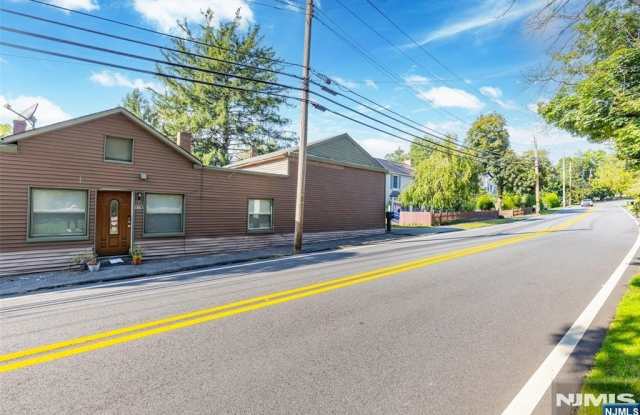 85 Franklin Avenue Gallery 2