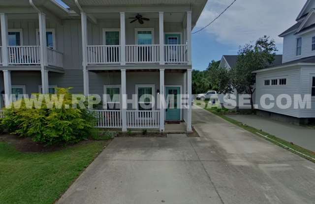 Stunning East Hill Townhome in One of Pensacola's Most Convenient Locations Gallery 1