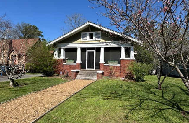 Available Now! 3 Bed 2 Bathroom with a Fenced Yard! photos photos Available Now! 3 Bed 2 Bathroom with a Fenced Yard! photos photos