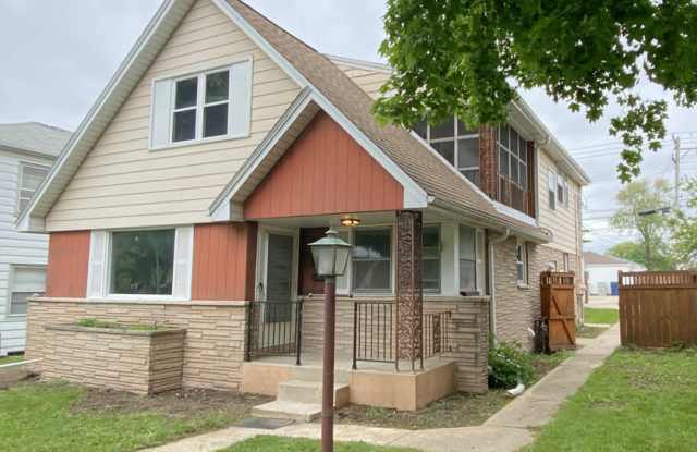 8420 W Keefe Ave Lower - 8420 West Keefe Avenue, Milwaukee, WI 53222