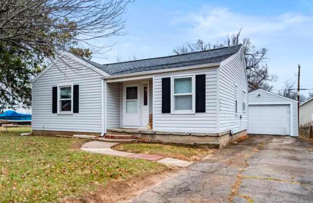 3 bedroom 1 bath Student Rental - 1624 North Janney Avenue, Muncie, IN 47304 3 bedroom 1 bath Student Rental - 1624 North Janney Avenue, Muncie, IN 47304