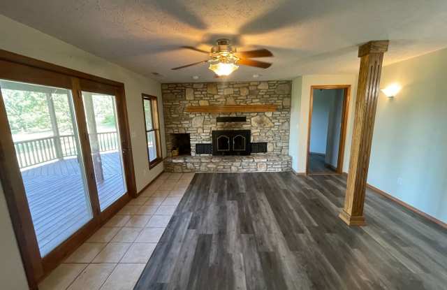 Beautiful 4 bedroom 4 bath 2 car garage - house for Rent near Branson, MO Space Galore! photos photos