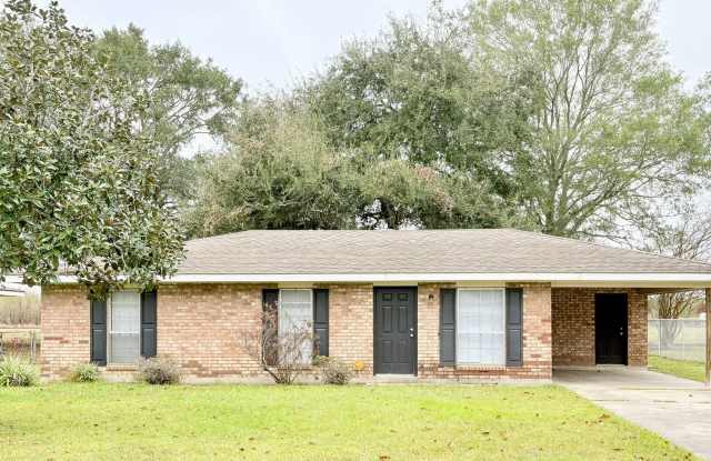 3 Bed 1 Bath Home in Carencro - 120 Lindsey Circle, Lafayette County, LA 70520