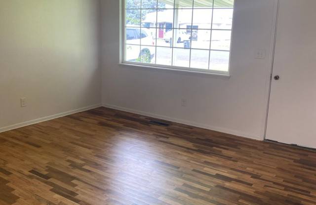 4 Bedroom Home Recently Updated, Near High School! Pet Friendly! Gallery 4