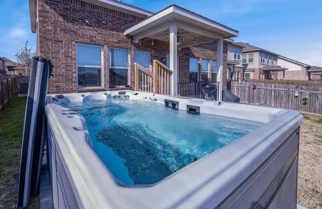 Room in 5 Bedroom Home at Rancho Verde Dr - 532 Rancho Verde Drive, Leander, TX 78641