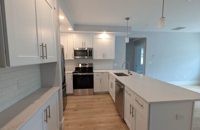 Going Quickly! Brand New Luxurious 4-beds Gallery 3