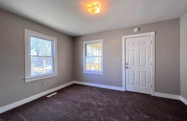Convenient Duplex Located in Union City! Gallery 4