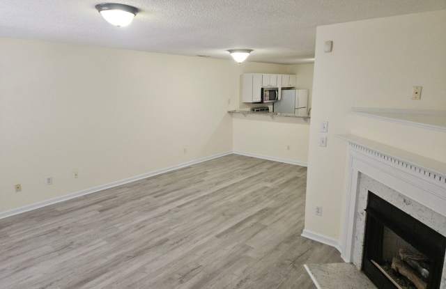 Charming 2br/2.5ba townhome in S Raleigh! Avail Now! Gallery 3