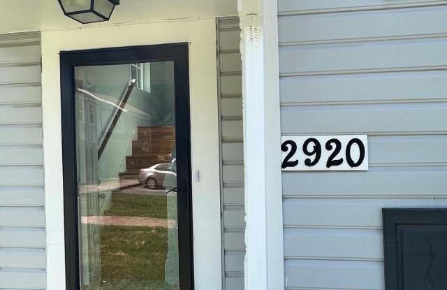 2920 WHITE OAK Lane Gallery 3