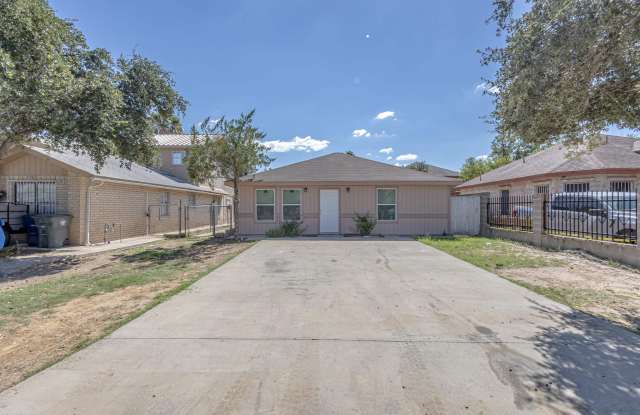 227 Malaga Dr - 227 Malaga Drive, Laredo, TX 78046