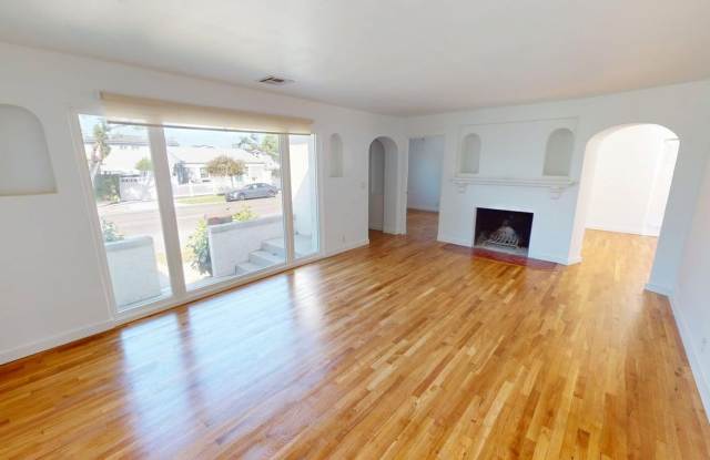 Beautiful Spanish Cottage in Coronado Village with AC and Garage photos photos