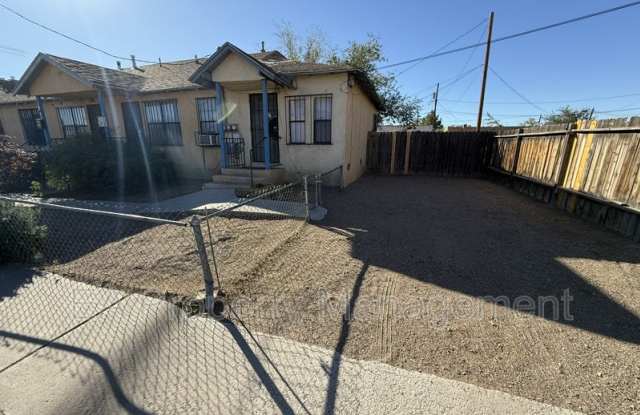 500 Kinley Ave NW - 500 Kinley Avenue Northwest, Albuquerque, NM 87102