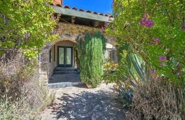 Stunning Napa Valley Retreat with Vineyard  River Views – Calistoga, CA photos photos