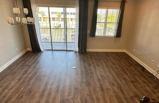 6072 MOORINGS Drive S Gallery 3