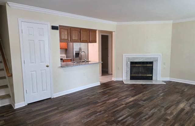 12119 SALEMTOWN Drive Gallery 4