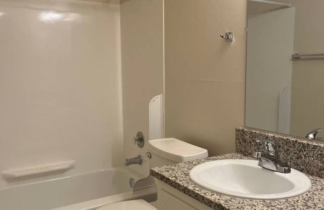 2 Bed • 1 Bath, Upstairs Unit - Updated Flooring Gallery 4