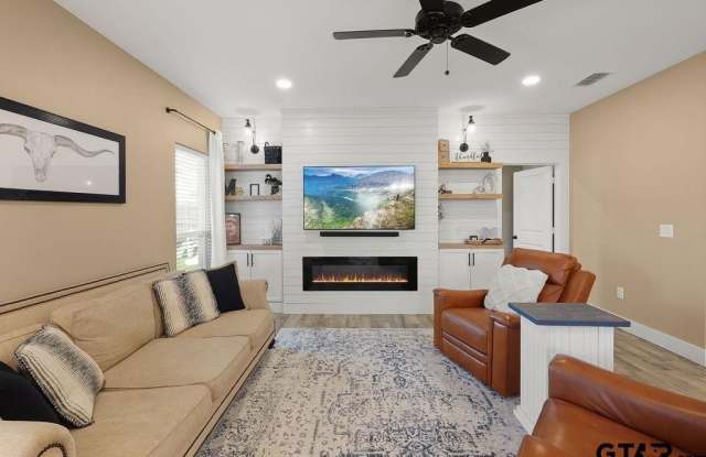 17127 Meadowview Ln Gallery 3