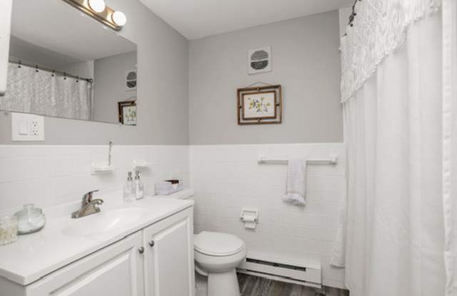 Renovated and Spacious 1BR apartment in Avon Apartments! Gallery 3