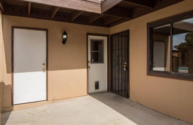 Amazing home is now available in heart of Glendale/ Utilities included only $1550.00 photos photos