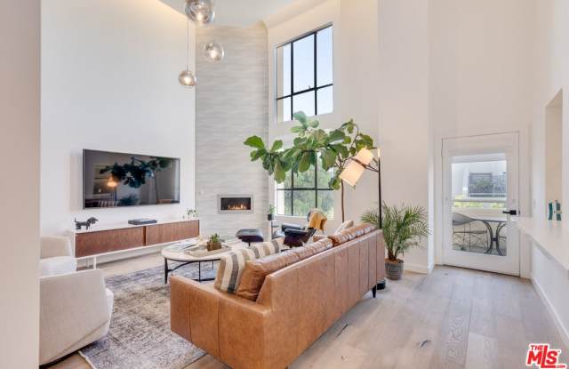 720 Huntley Dr - 720 Huntley Drive, West Hollywood, CA 90069