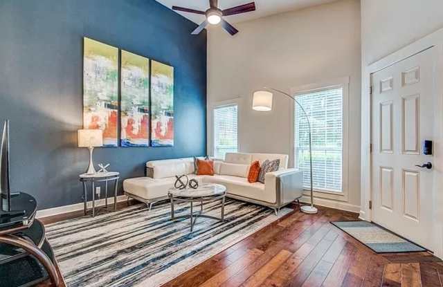 FURNISHED AND EQUIPPED LUXURY TOWNHOME  |  GATED  |  2 SWIMMING POOLS  |  GREAT LOCATION NEAR MEDICAL & USAA Gallery 4