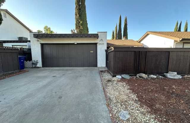 2620 El Pasado Dr - 2620 El Pasado Drive, Modesto, CA 95354