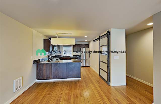 5024 Delridge Way SW Unit B Gallery 4
