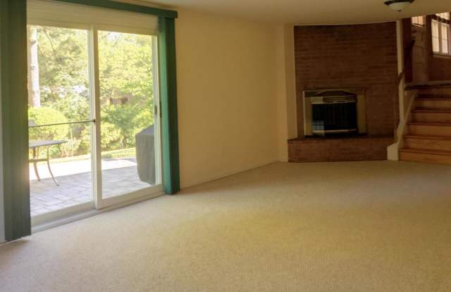6004 CHATSWORTH LN Gallery 3