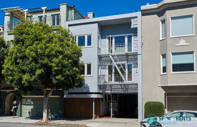 Marina: 2nd Floor Apartment near Presidio & Crissy Field w/ Optional Parking Gallery 1