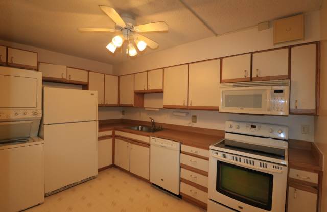 2Bed + 2Bath Condo - in Famous Leisure World in Secure High Rise 55+ community! Gallery 3