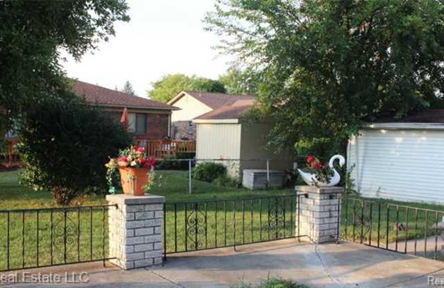 13715 CANTERBURY Drive Gallery 4