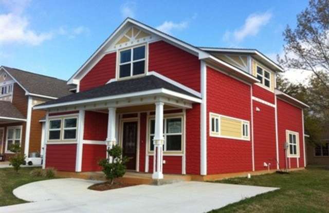 3 Bedroom 2 Bath Cottage Style Home with Large Den photos photos
