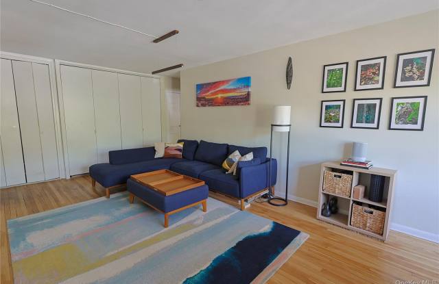 5730 Mosholu Avenue Gallery 4