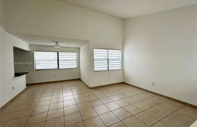 10300 NW 9th St Cir - 10300 Northwest 9th Street Circle, Fountainebleau, FL 33172