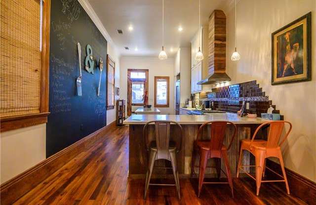 4517 LASALLE Street Gallery 4