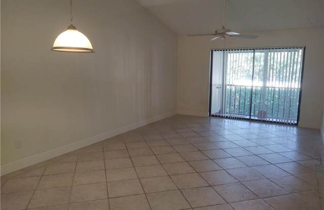 5200 E CLUB Circle Gallery 4