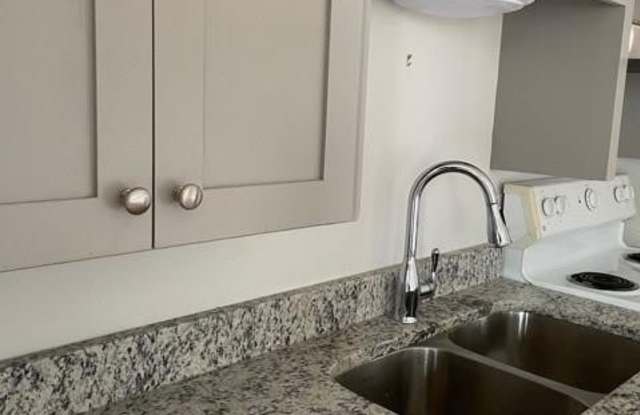 1003 S Houston Street photos photos