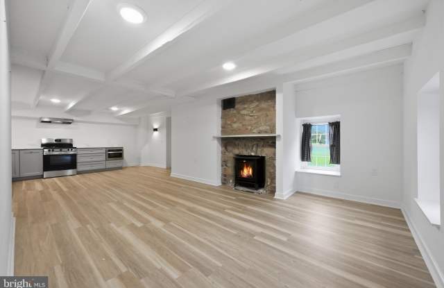 793 PENNS PARK Road Gallery 1