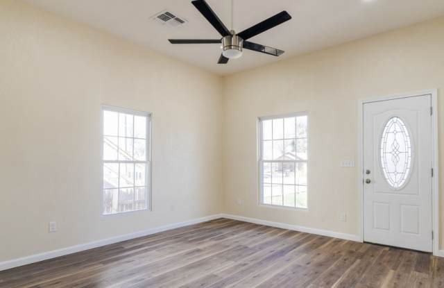 Welcome to 720 S 5th St! RENT TO OWN 3bed 2 bath! Gallery 3