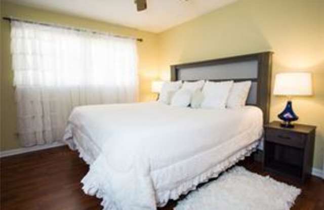 841 NE Artwood Road NE Gallery 2