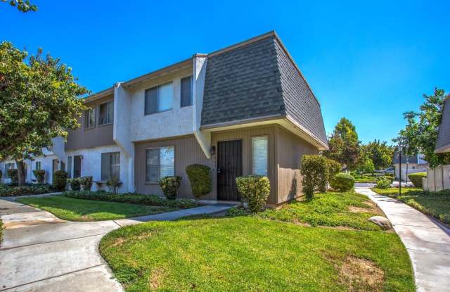 Charming 3-Bedroom Townhome in Riverside – Space, Comfort & Convenience! photos photos