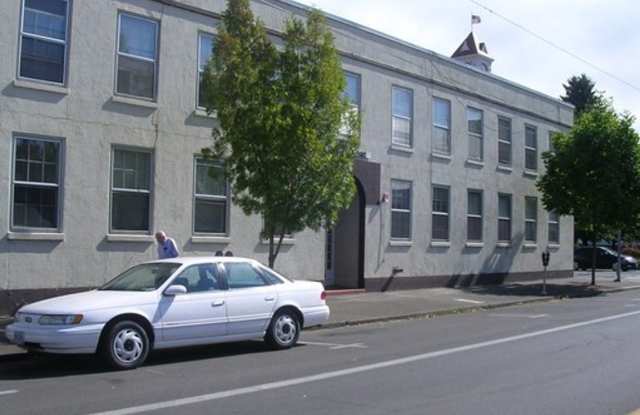 (493) Cascade Apartments - Studio Gallery 2